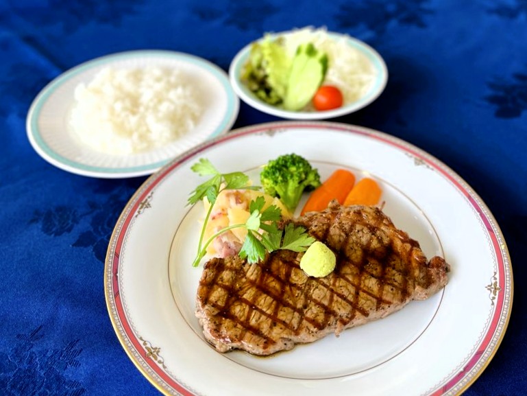 牛ロースステーキ(富士箱根カントリークラブのレストラン)